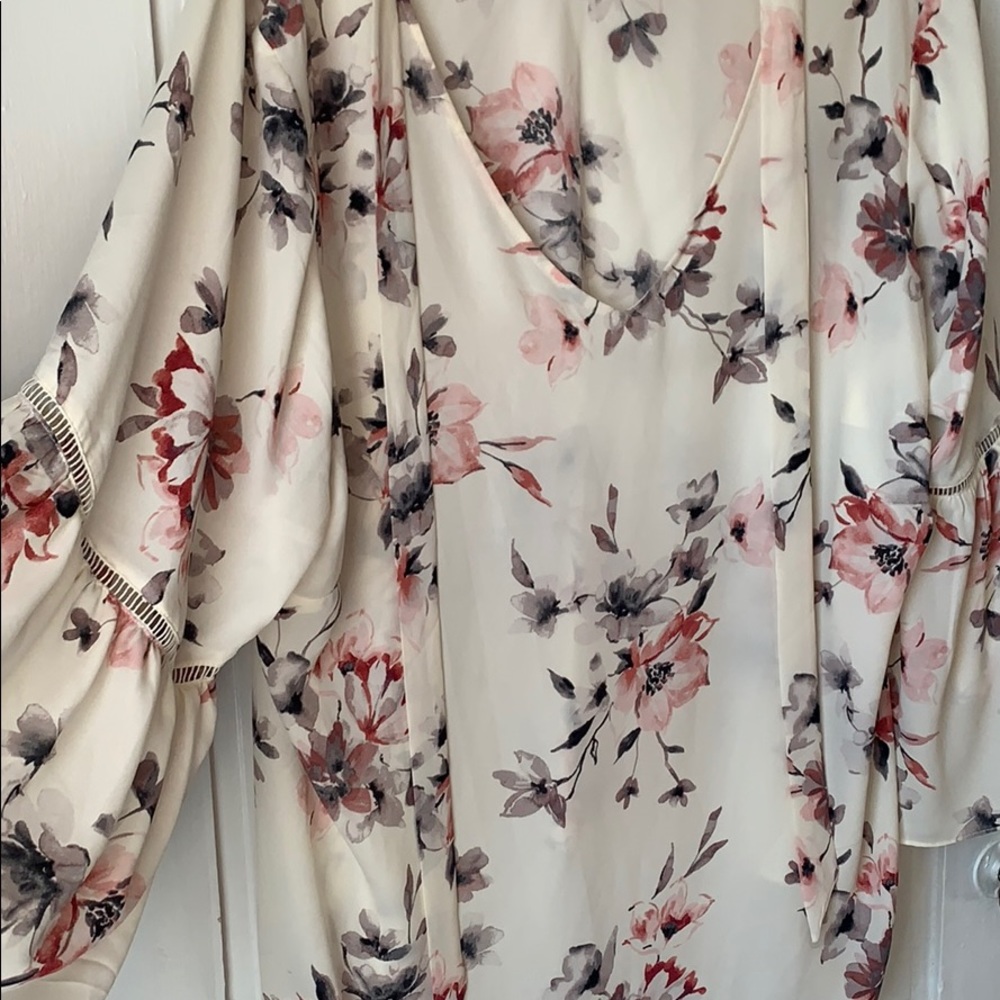 ❌Rose & Olive Plus Size Long Sleeve Floral Blouse❌ - Picture 5 of 5